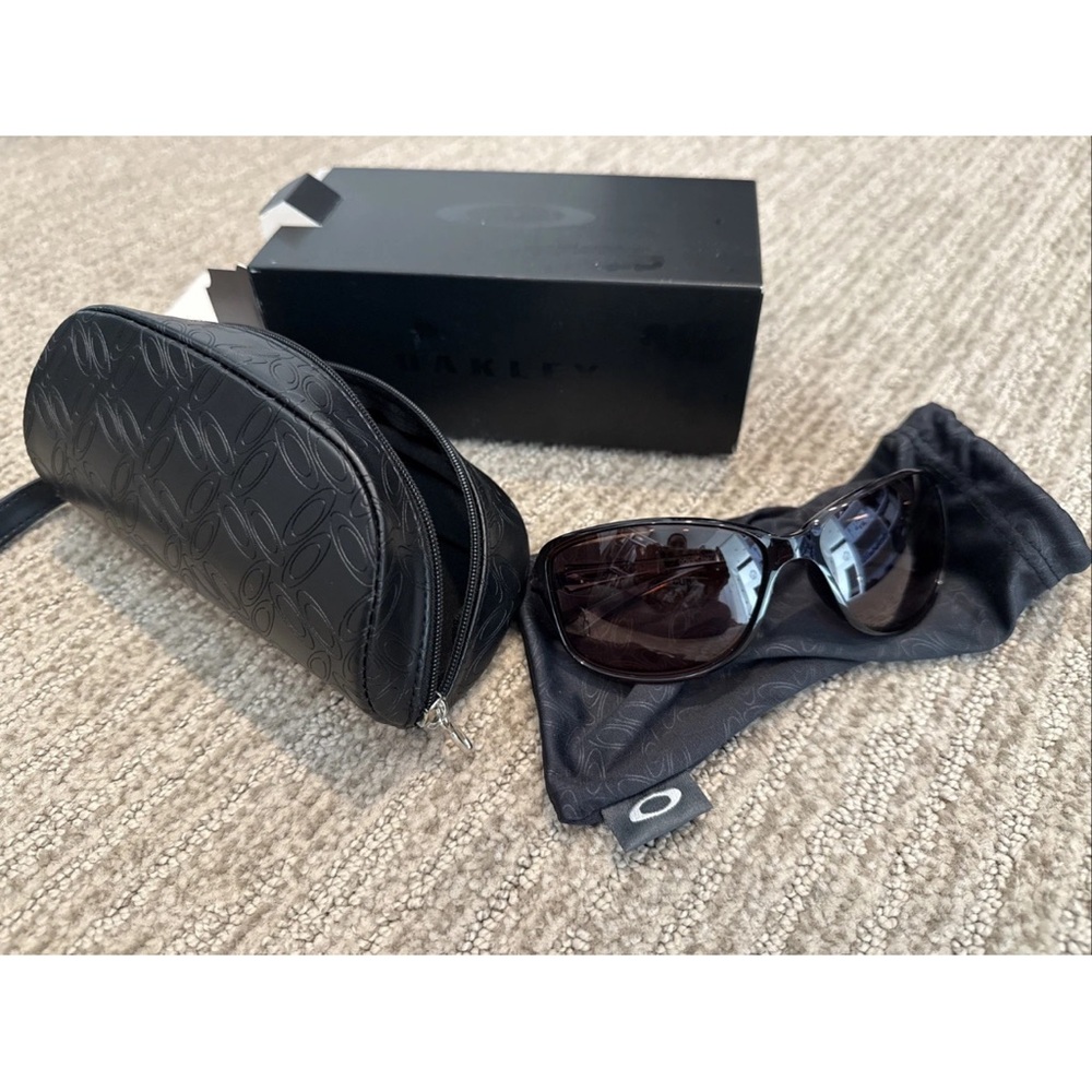 Oakley Women’s Oo9301 Cohort Rectangular Sunglasses - Amethyst/G40 Black 😎😍